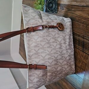 Michael Kors Women's Elegant Leather Cream and Brown Logo Shoulder Bag - Medium